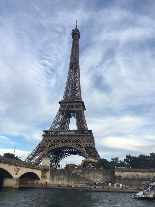 tour Eiffel, accès métro, RER, voiture (15 à 20 MN)
