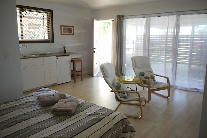 Private Studio, Sleep to the Sound of the Sea