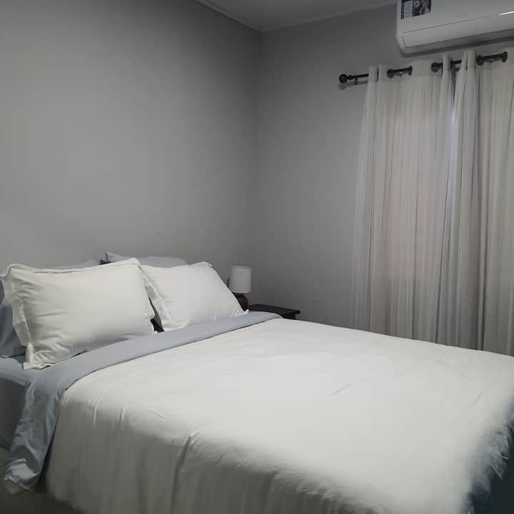 Спалня с баня