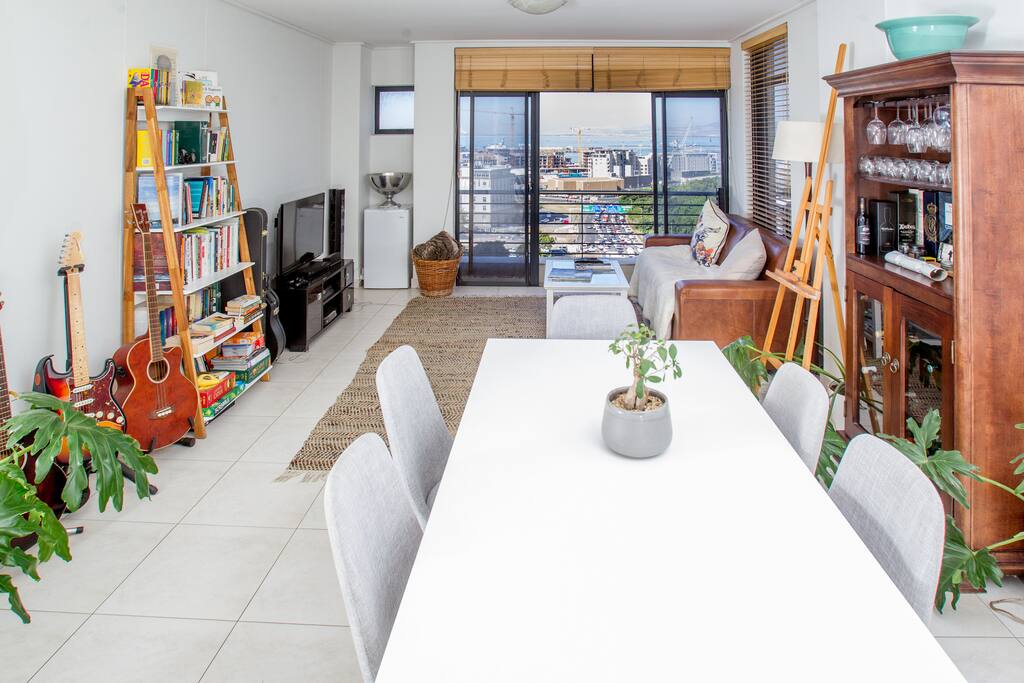 The lounge and living room is spacious and has a 6-seater dinner table too