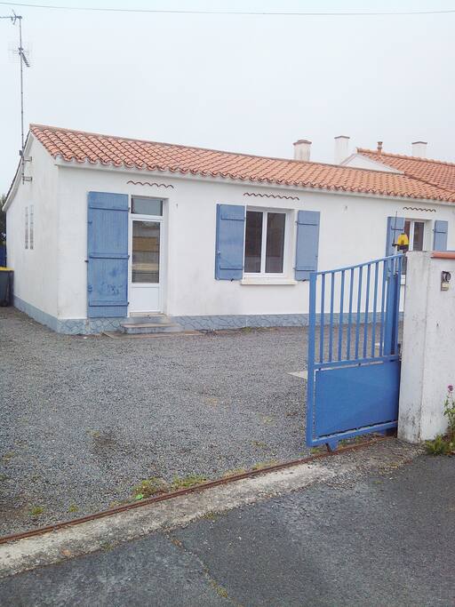 La maison et son parking