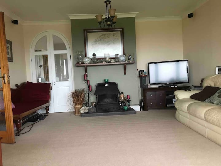 Prostorija za sjedenje s televizorom na raspolaganju gostima