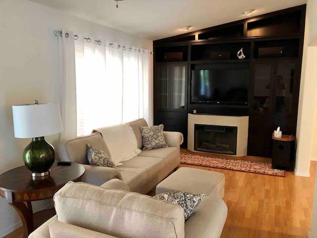 Smart Home, 2100 SF, Close to I-5, Lots of Room