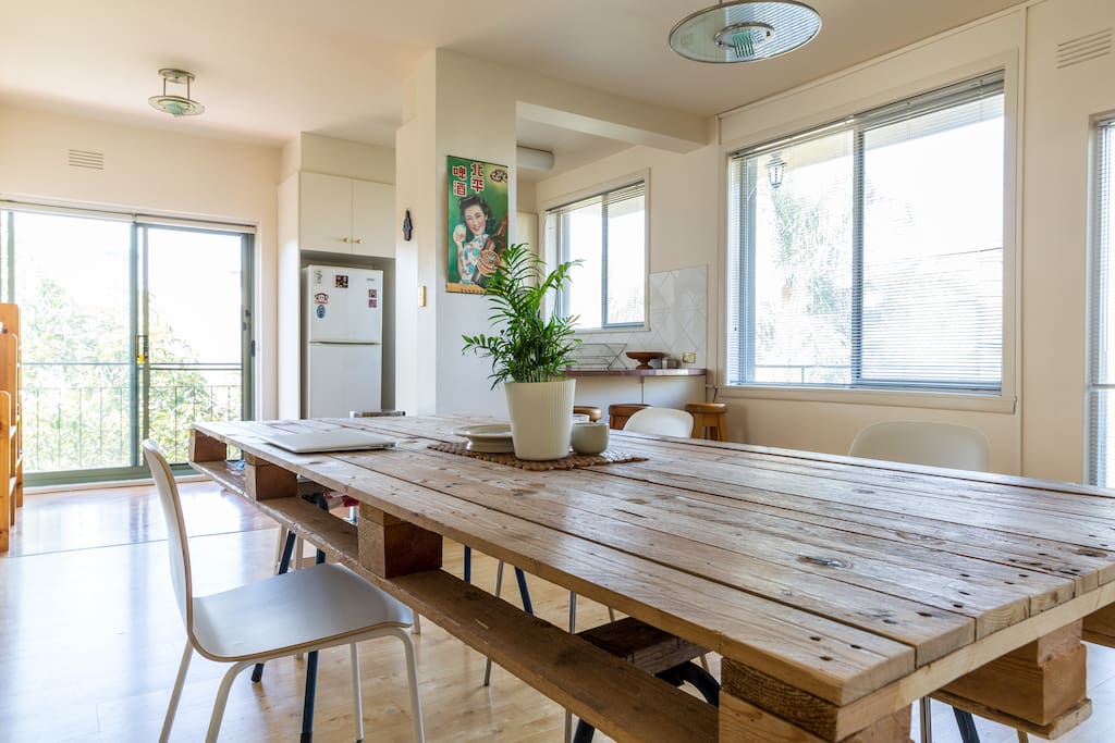 Spacious dining table/work space
