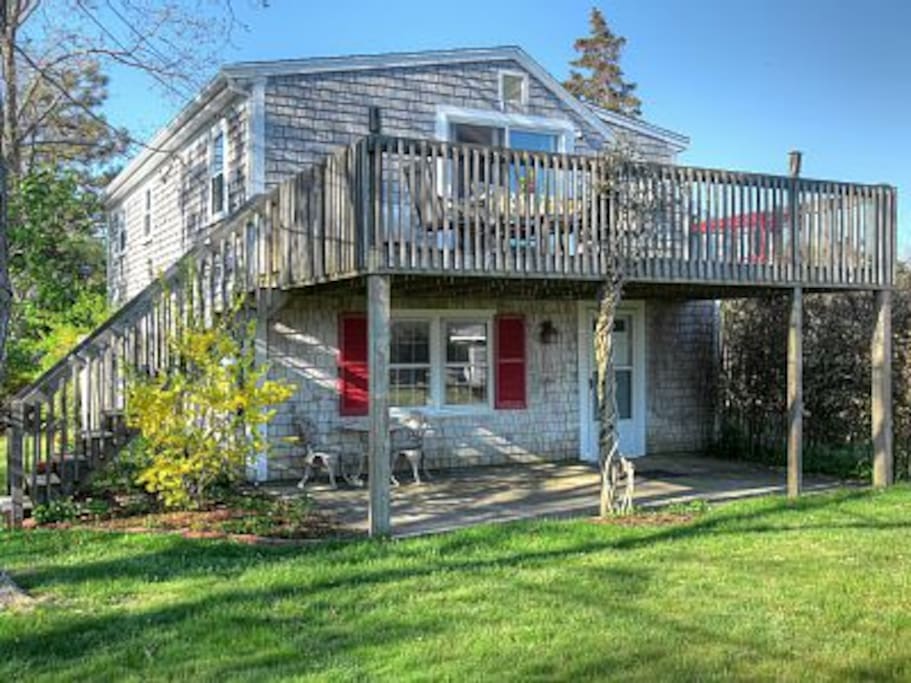 Easy access for beach. Large deck for grilling or relaxing!