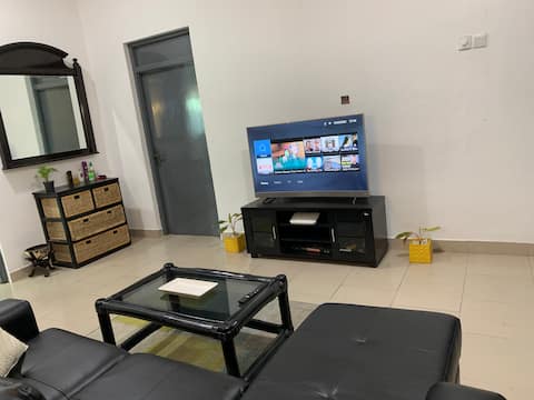 Comfortable Room in Apartment near the beach, Osu
