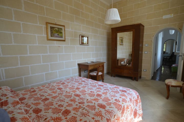 First room - Habitación y pasillo