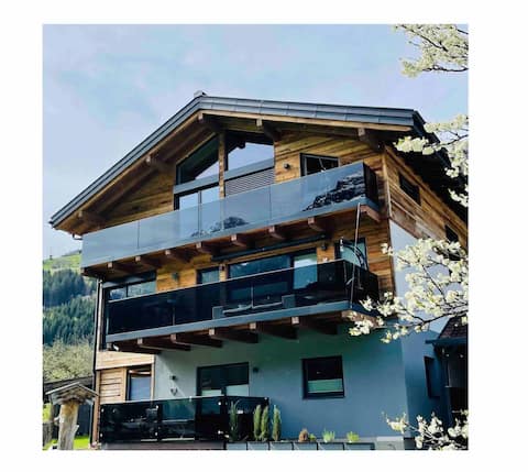 Leistungsstarkes Airbnb: Apartment with a view in Wald Im Pinzgau
