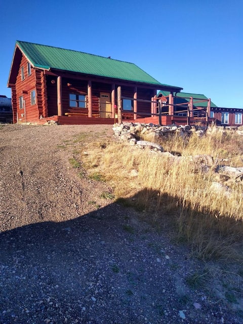 Cozy Centennial Valley Log Cabin