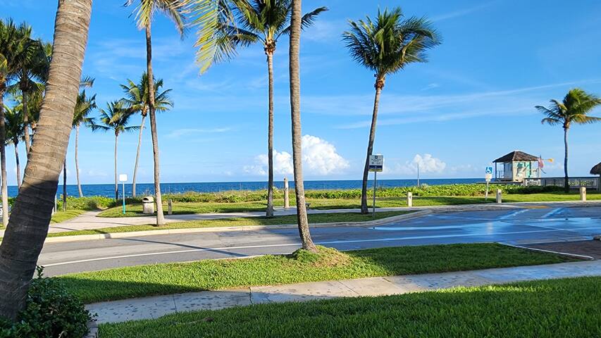 Direct Oceanfront-On the Beach-Pool-Grill-Parking gallery image 3