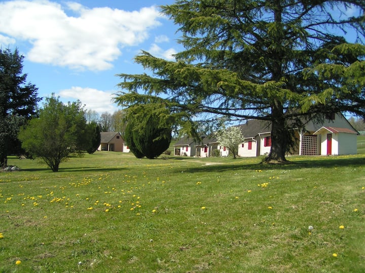 Domaine De Vaulatour. Chalet Au Calme. - France