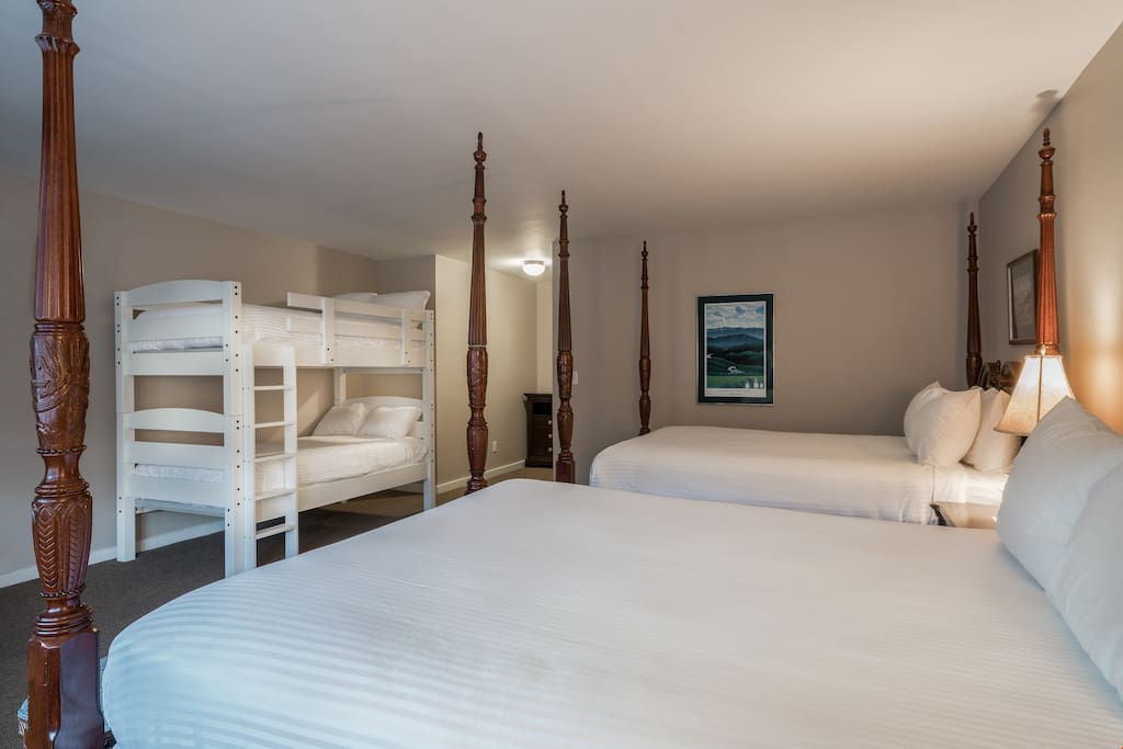 Relax in the 2 comfortable double beds and the bunk bed, perfect for your group!