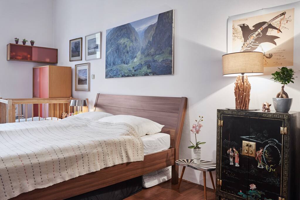 bedroom with baby place