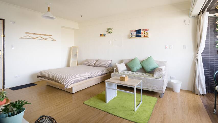 2-4人獨立空間/六合夜市2分鐘/美麗島5分鐘/市議會站3分鐘/日式muji風格/森林系日光宅（A）