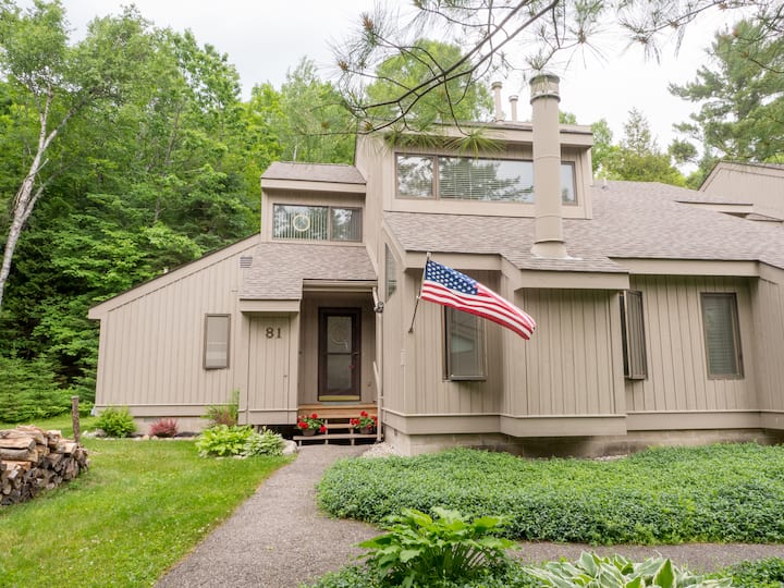 Spacious End Unit ~ Near Skiing, Indoor Pool