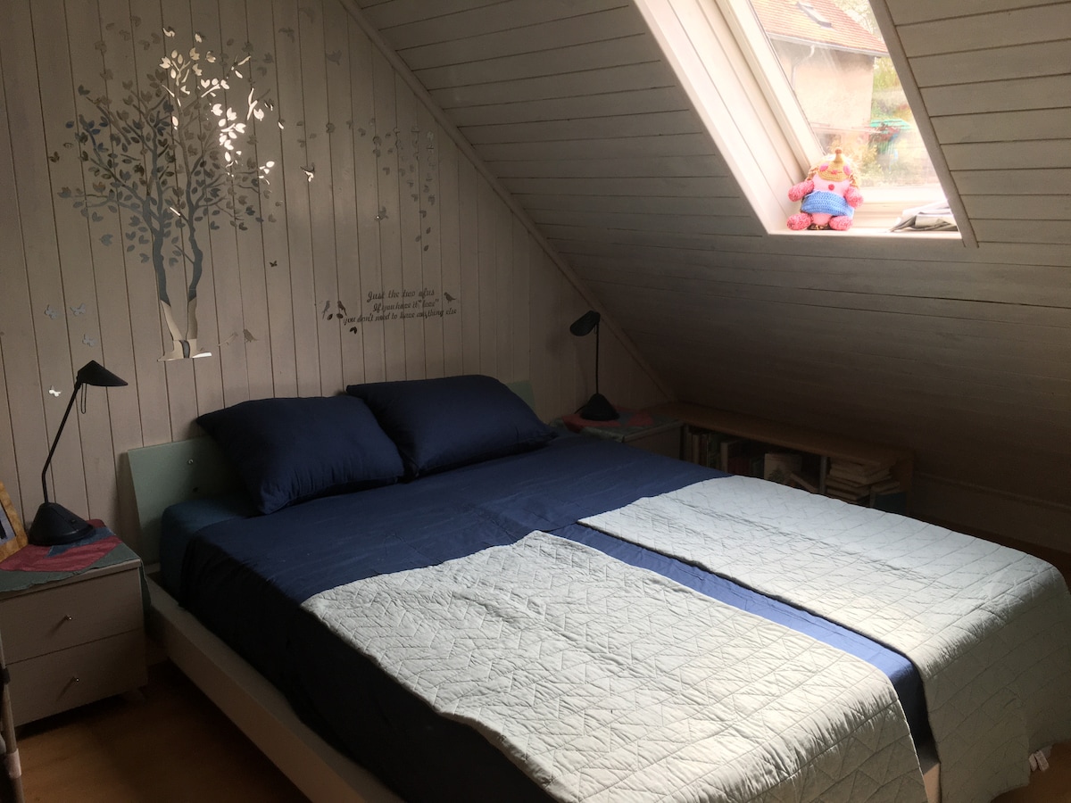 Malá spálňa široká 160 cm pre 2 osoby!