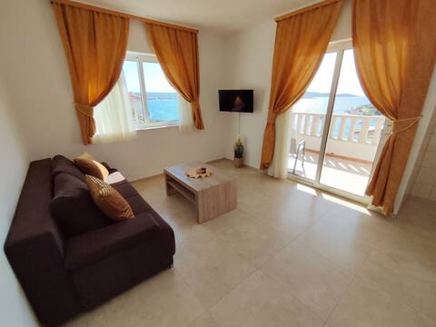 Successful Airbnb property: Home away from home, Kanica in Općina Rogoznica