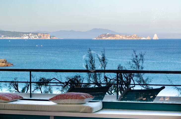 CHRISTINE – Bonita casa frente a la playa Sa Riera gallery image 5