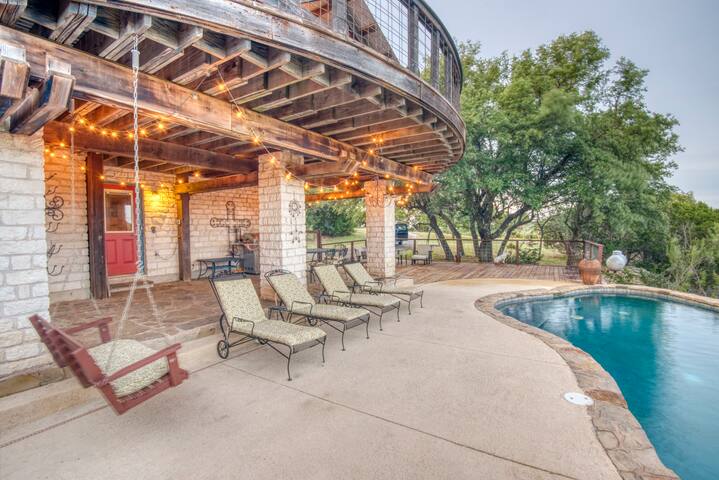 Lovely Home with great views – POOL/SPA sleeps 14! gallery image 4