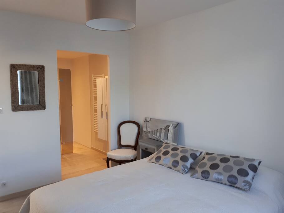 Chambre 1 avec Salle de bain privative