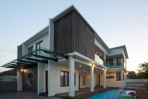 Reborn House Private Pool Homestay
