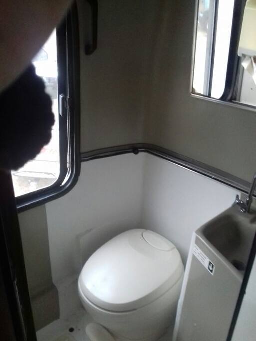 Banheiro do quarto de casal.