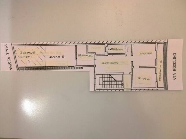 Large sunny artist apartment gallery image 2