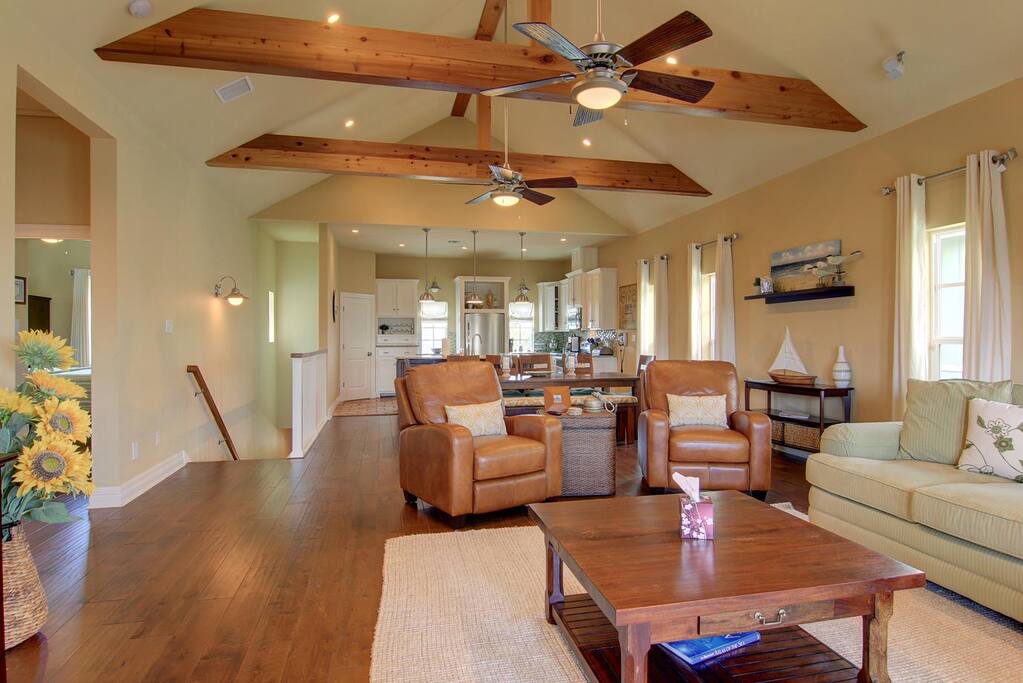 The Sunflower 163 BE-Living Area