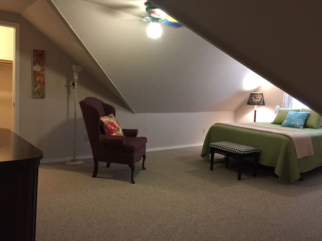 Cozy room for wandering travelers, extended stay