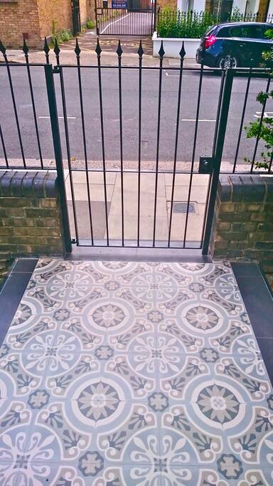 Entrance gate