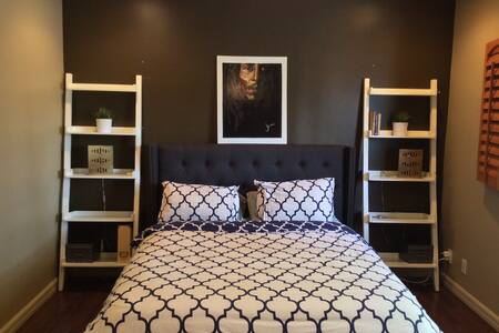 Walkable West Hollywood / Hollywood