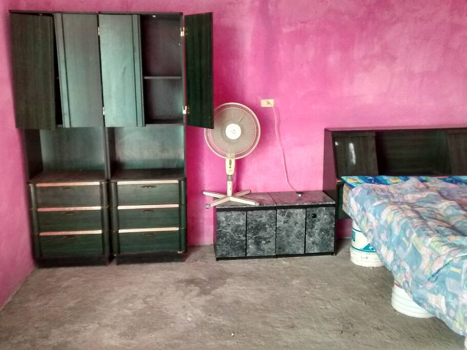con muebles y cajones para almacenar tus cosas
