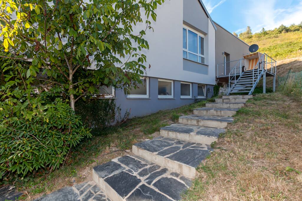 Der eigene Aufgang zur Wohnung.