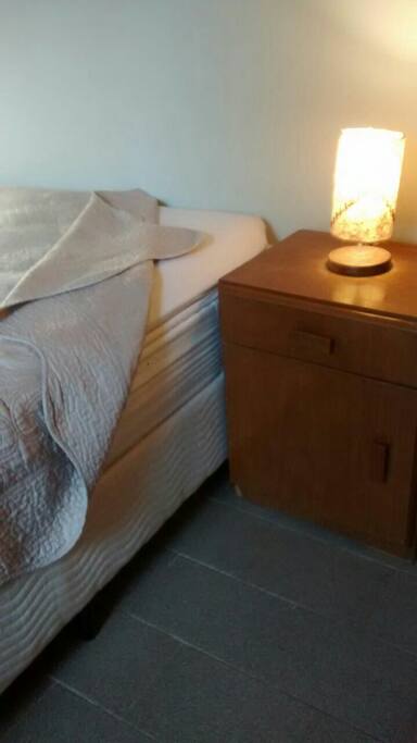 Quarto Q2 - Cama casal - comporta mais uma cama solteiro.