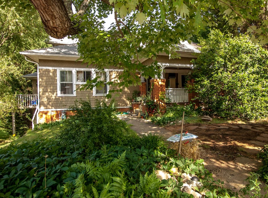 Front to walkway