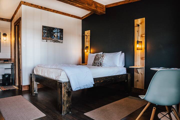 Motel SOCO/Boutique Room w/Mountain Views!