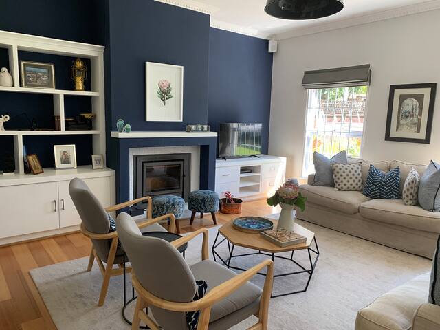 Beautiful family home in Constantia Winelands. gallery image 2