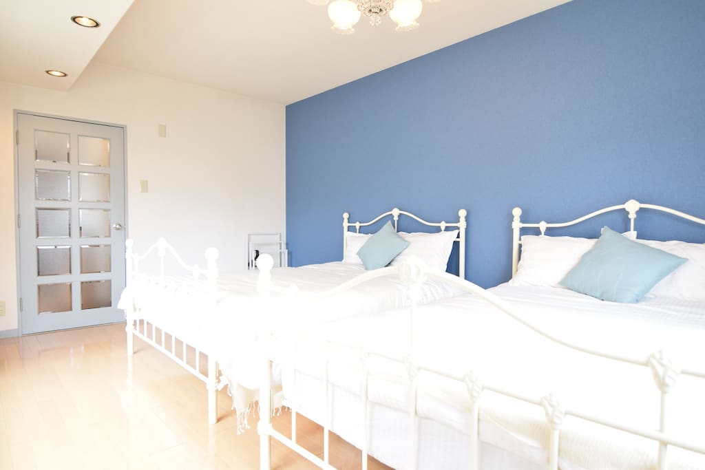 Bedroom 1 (Blue) has 2 double sized beds