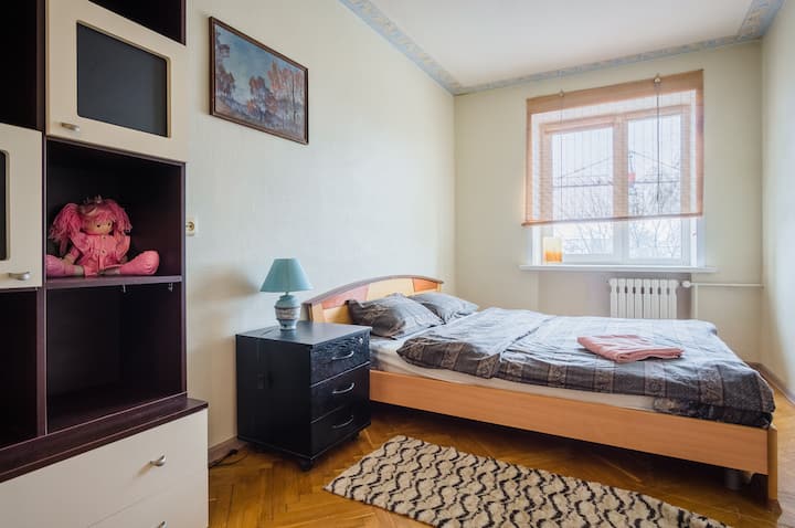 Cozy  apartment. Center. Moskovskaya metro station entrance.