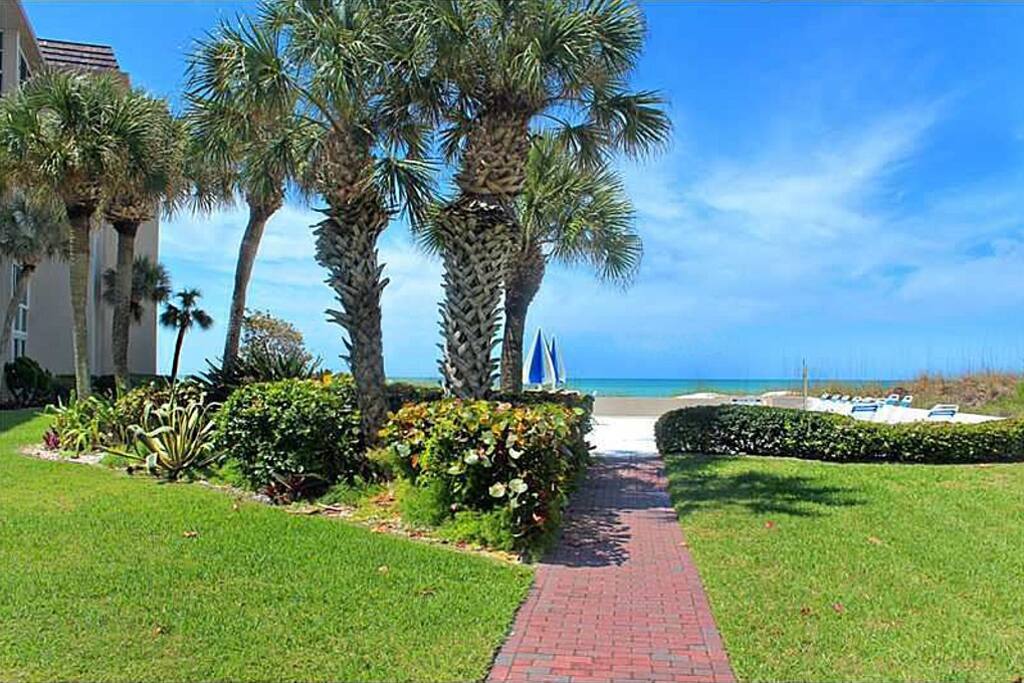 Beautiful grounds/beach access