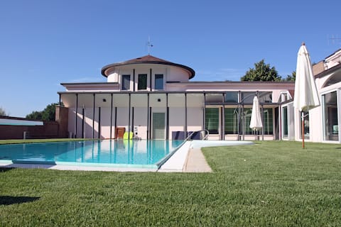 Villa luminosa e confortevole a 40' da Roma