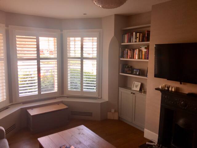 Stylish family garden home 15 mins to central LDN gallery image 5