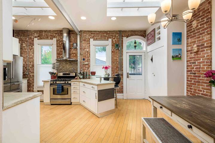 Spacious Artist’s House in the middle of Denver gallery image 3