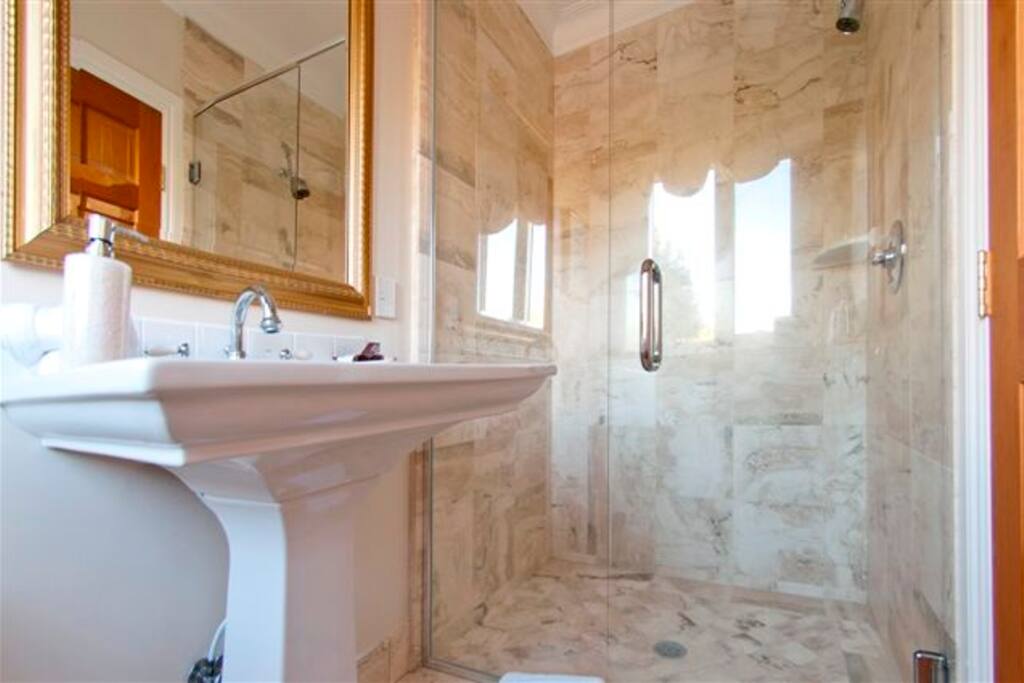 Eagle Ridge Lodge - Moa Suite Ensuite