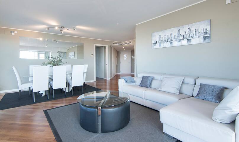 Sea view five bedroom apartment gallery image 4