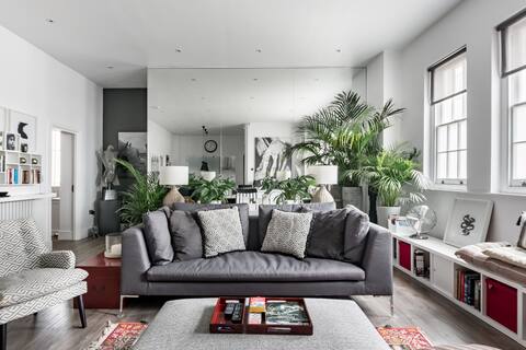 Top Airbnb: Spacious and Stylish Designer-Owned Central Apartment in Royal Leamington Spa