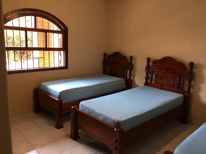 Chumba 2 na vitanda 3