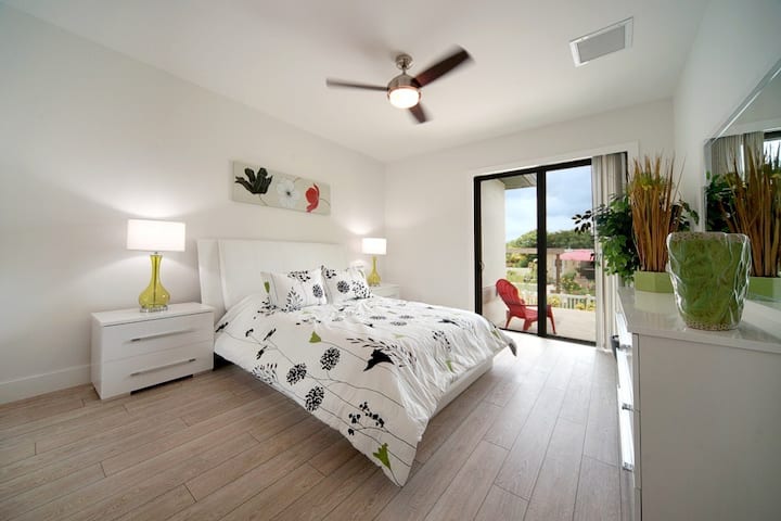 Villa Palms at Mayfair - Guest Bedroom 3