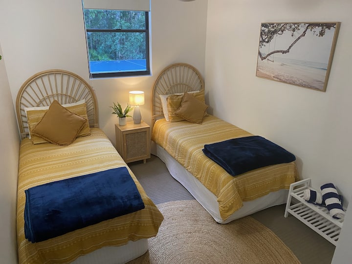 2 Bedroom with 2 single beds