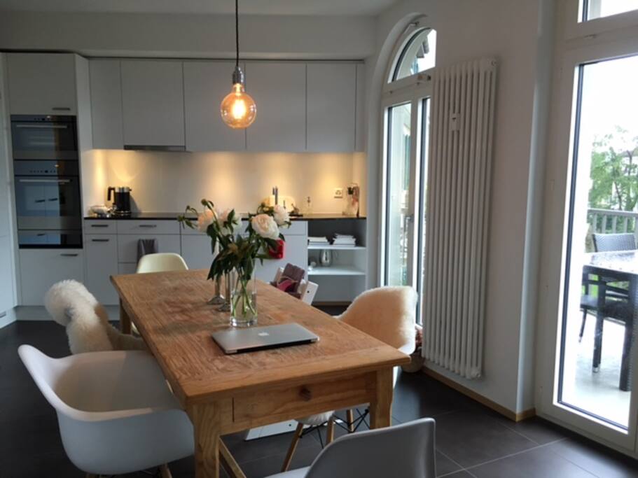 Wohnküche mit Balkon zum Innenhof 1